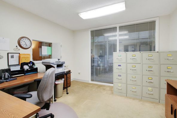 Commerce Court: 2901 Ridgelake Dr, Metairie, LA 70002